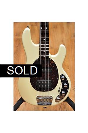 Musicman Stingray 4 HS Vintage White (used) Musicman Stingray 4 HS Vintage White (used)